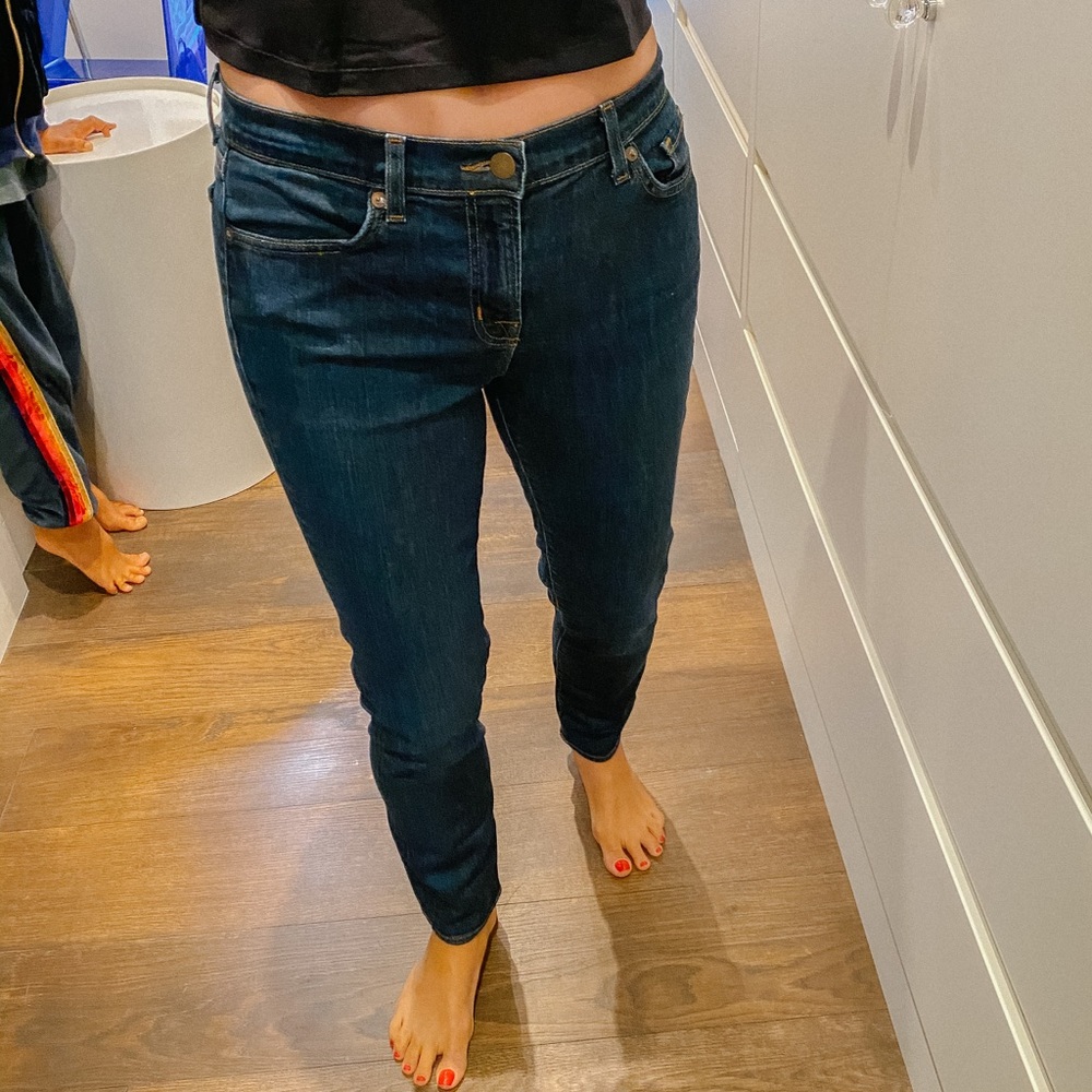 J Brand Skinny leg dark denim jeans!